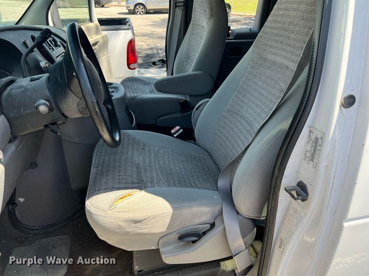image for item EG8366 2001 Ford E350 van