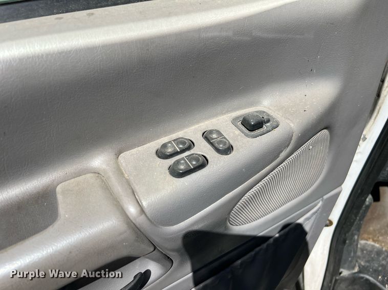 image for item EG8366 2001 Ford E350 van