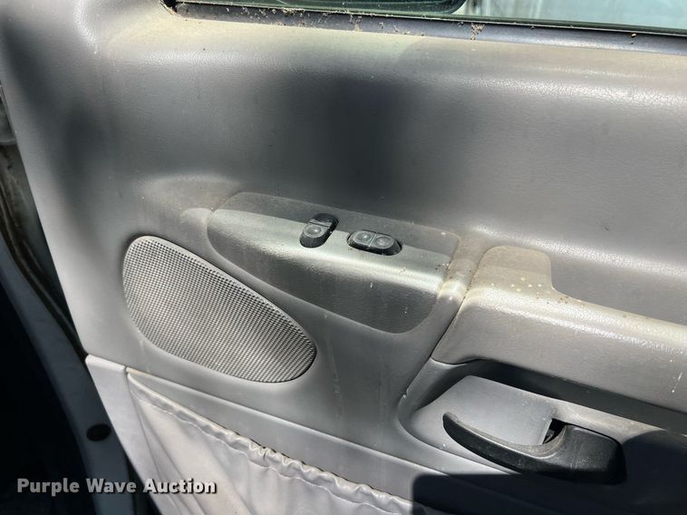 image for item EG8366 2001 Ford E350 van