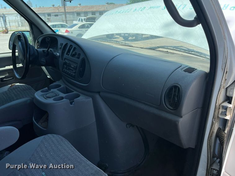 image for item EG8366 2001 Ford E350 van