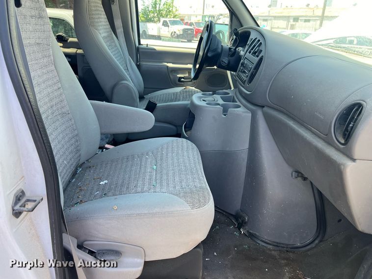 image for item EG8366 2001 Ford E350 van