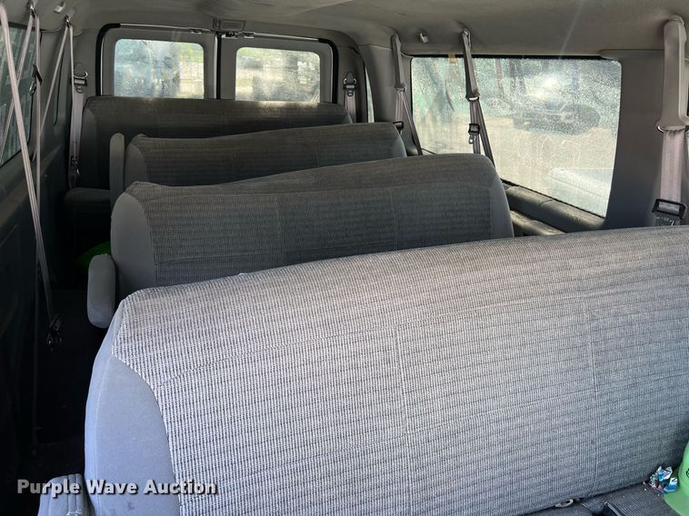 image for item EG8366 2001 Ford E350 van
