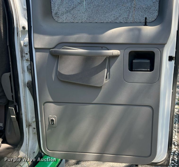 image for item EG8366 2001 Ford E350 van