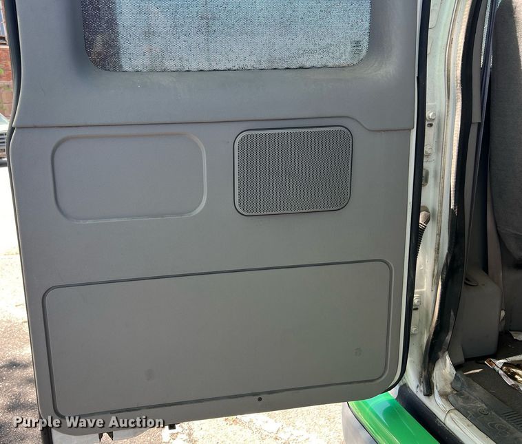 image for item EG8366 2001 Ford E350 van