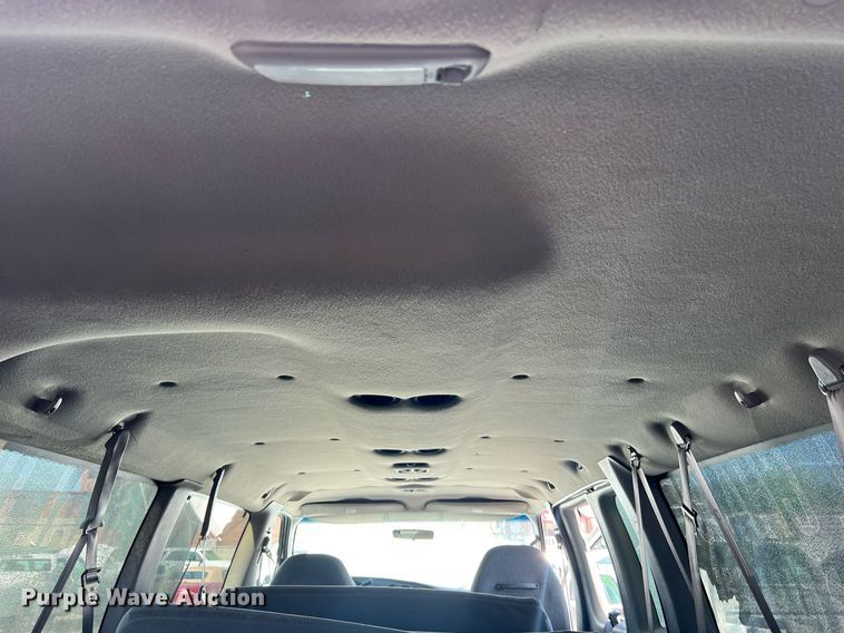 image for item EG8366 2001 Ford E350 van