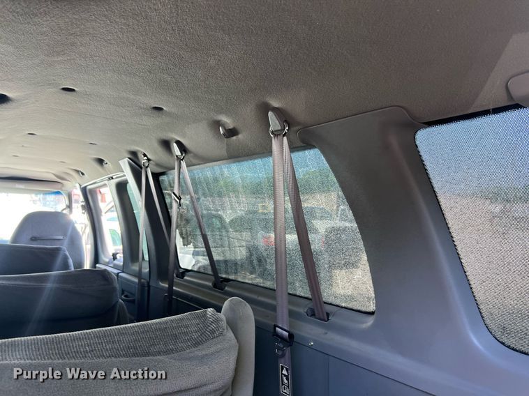 image for item EG8366 2001 Ford E350 van