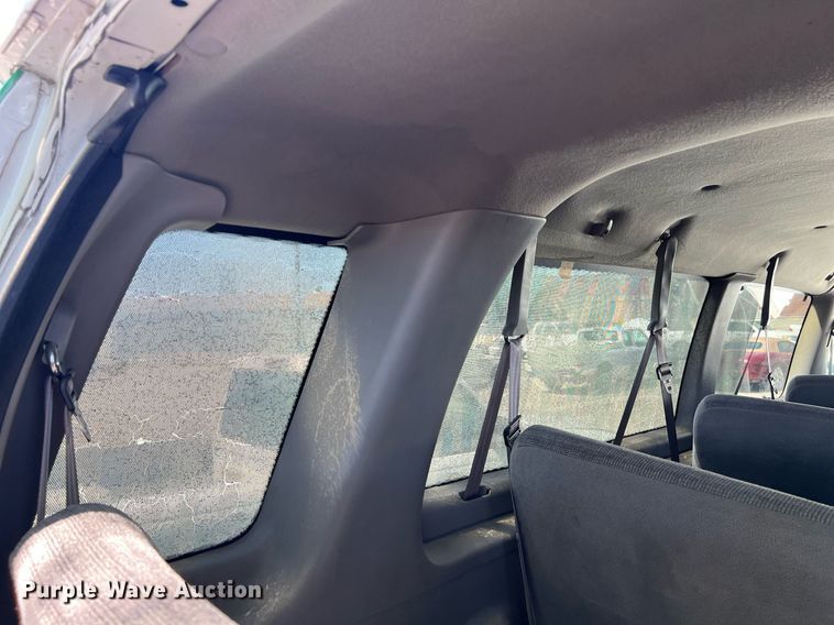 image for item EG8366 2001 Ford E350 van