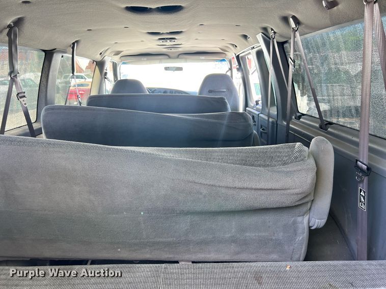 image for item EG8366 2001 Ford E350 van