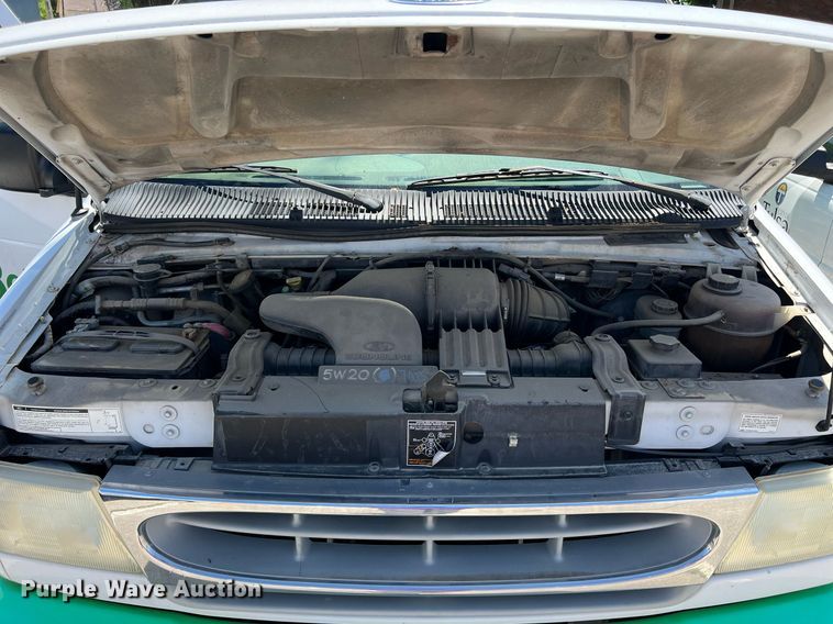 image for item EG8366 2001 Ford E350 van