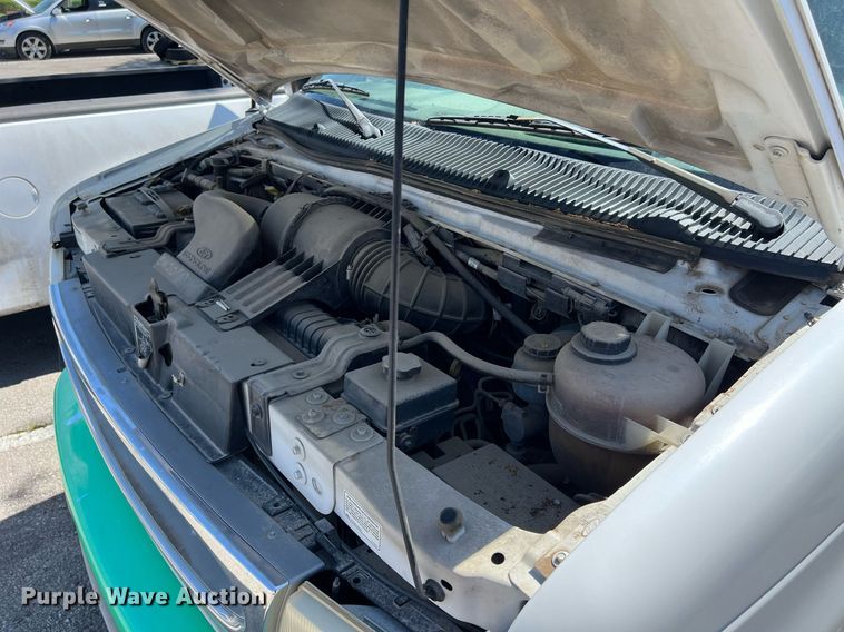 image for item EG8366 2001 Ford E350 van
