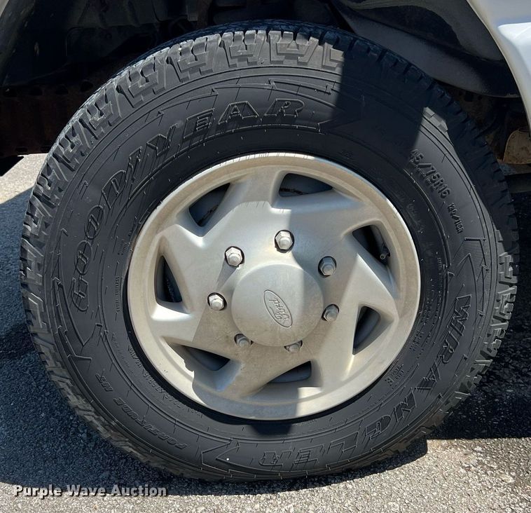 image for item EG8366 2001 Ford E350 van