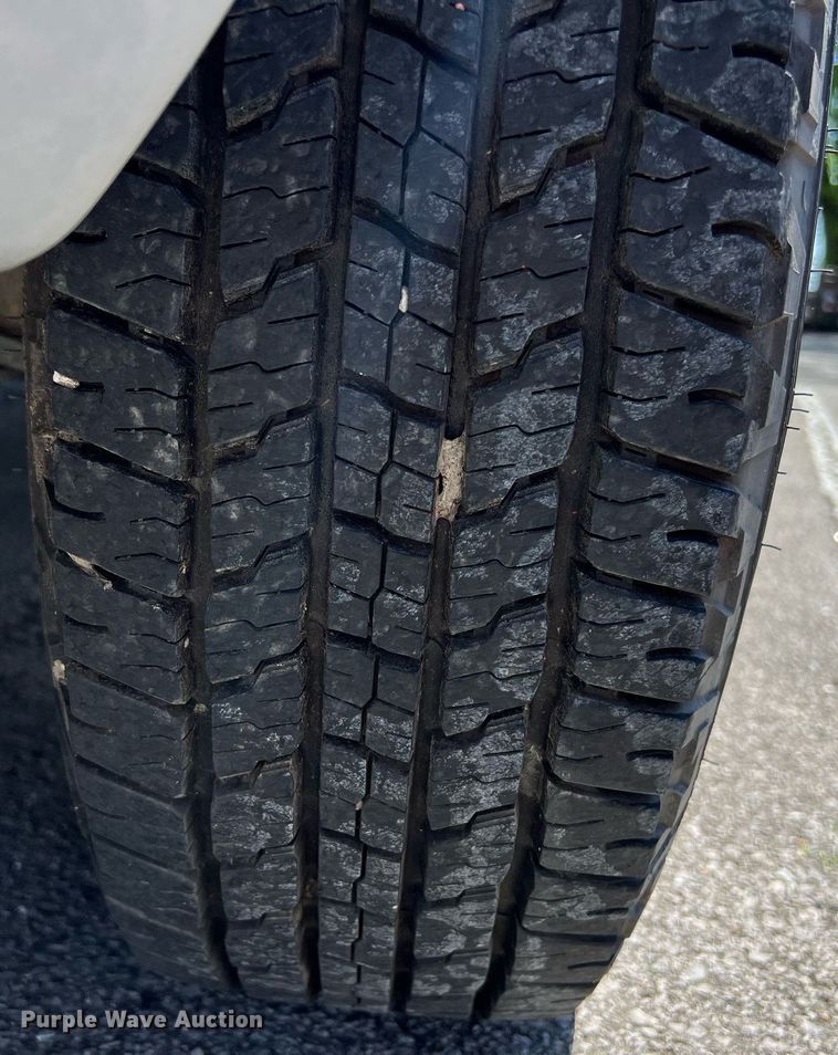 image for item EG8366 2001 Ford E350 van