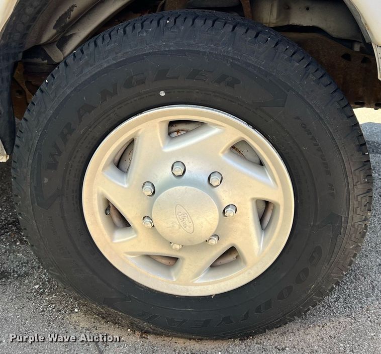 image for item EG8366 2001 Ford E350 van