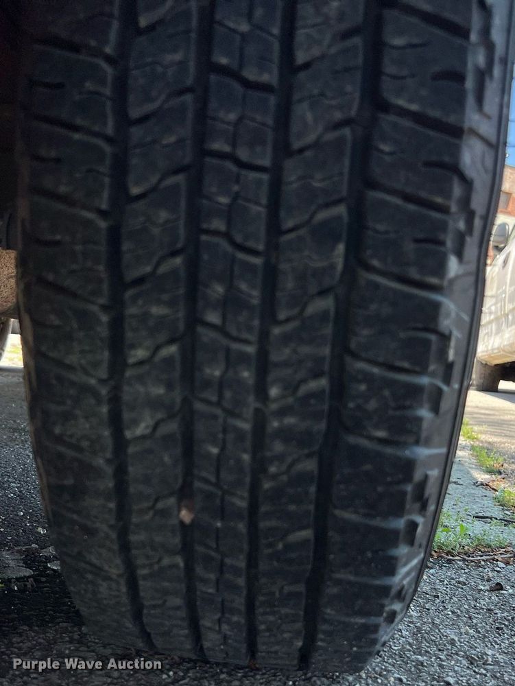 image for item EG8366 2001 Ford E350 van