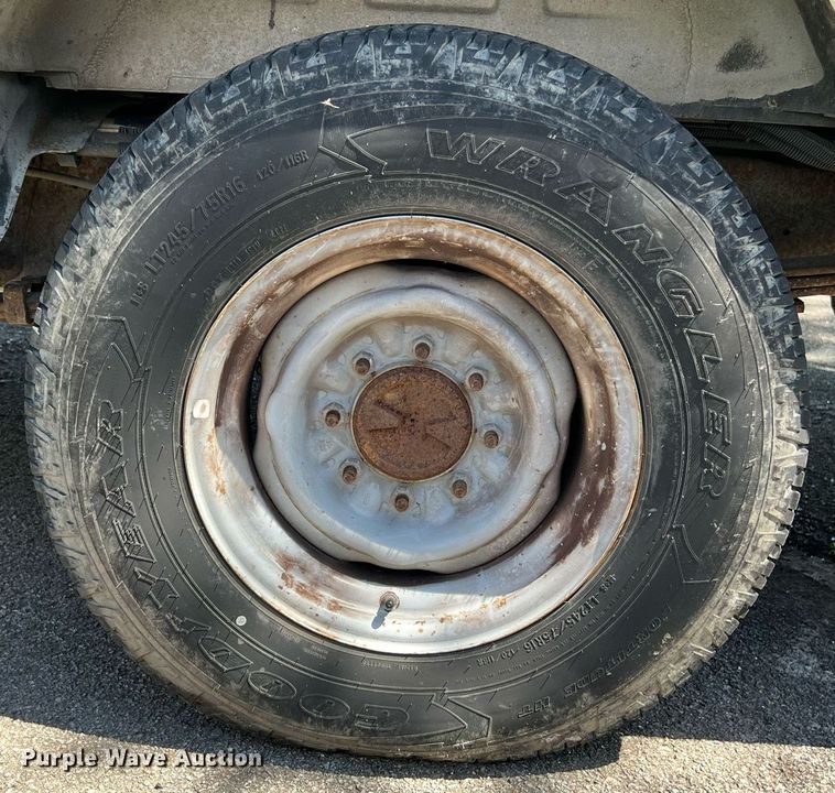 image for item EG8366 2001 Ford E350 van