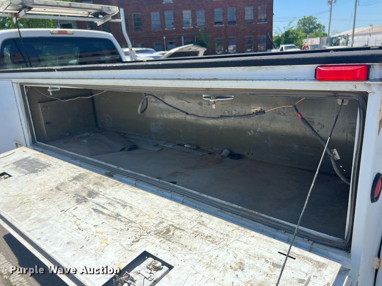 image for item EG8367 2011 Ford F450 Super Duty utility / service truck