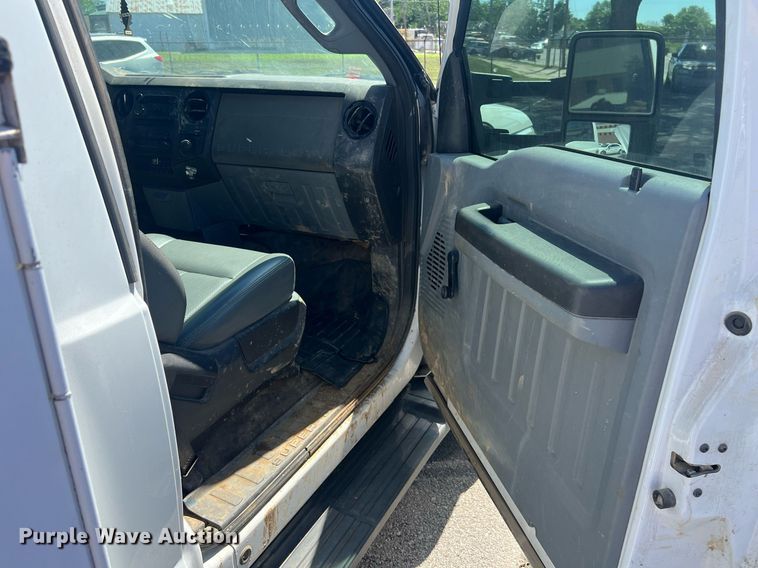 image for item EG8367 2011 Ford F450 Super Duty utility / service truck