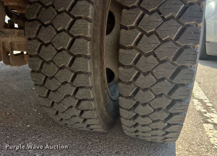 image for item EG8367 2011 Ford F450 Super Duty utility / service truck