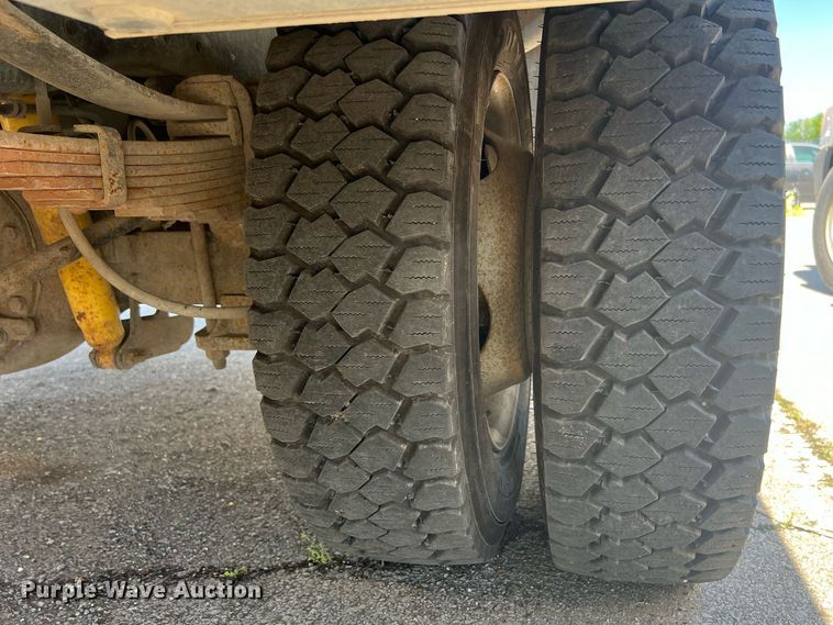 image for item EG8367 2011 Ford F450 Super Duty utility / service truck