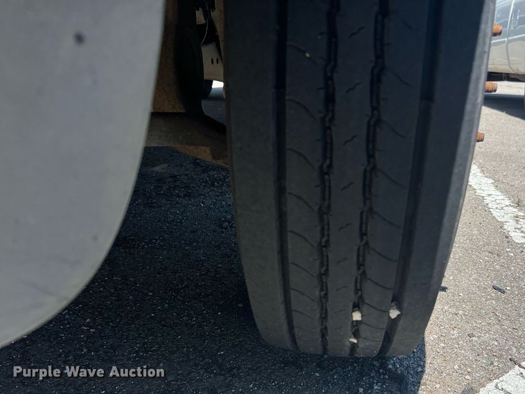 image for item EG8367 2011 Ford F450 Super Duty utility / service truck