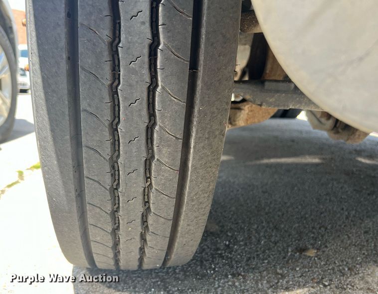 image for item EG8367 2011 Ford F450 Super Duty utility / service truck