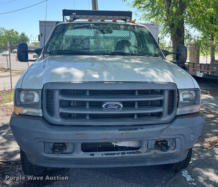 image for item EG8371 2002 Ford F450 Super Duty flatbed truck