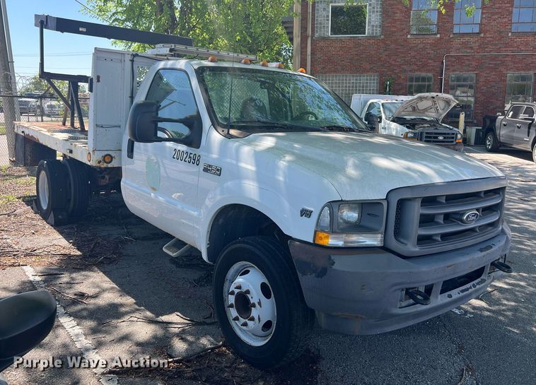 image for item EG8371 2002 Ford F450 Super Duty flatbed truck