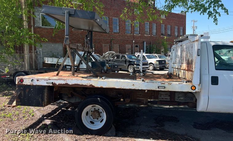 image for item EG8371 2002 Ford F450 Super Duty flatbed truck