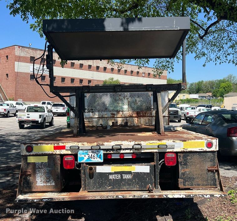 image for item EG8371 2002 Ford F450 Super Duty flatbed truck