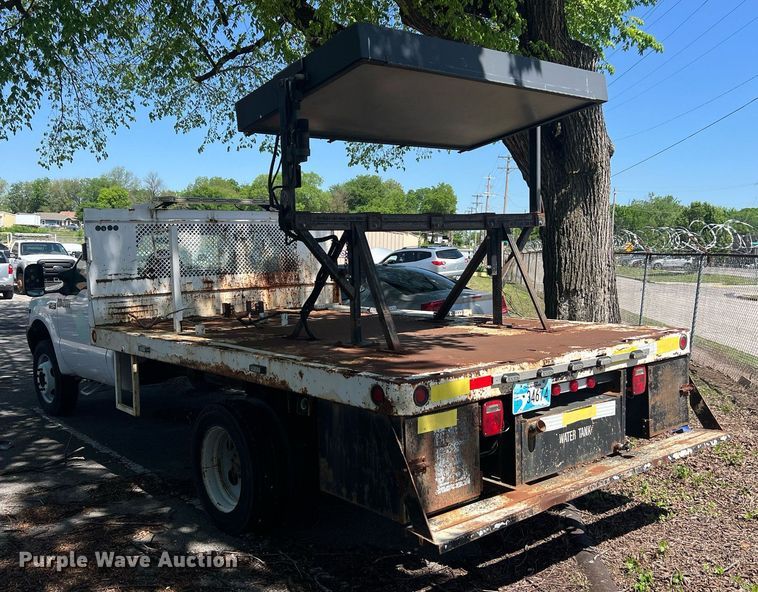 image for item EG8371 2002 Ford F450 Super Duty flatbed truck