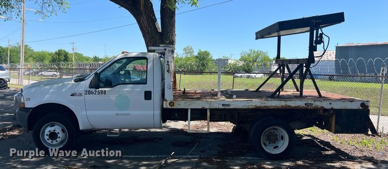 image for item EG8371 2002 Ford F450 Super Duty flatbed truck