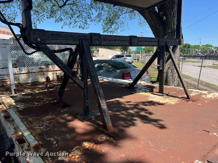 image for item EG8371 2002 Ford F450 Super Duty flatbed truck