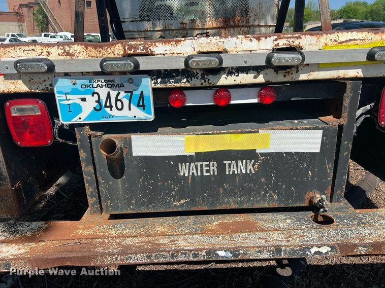 image for item EG8371 2002 Ford F450 Super Duty flatbed truck