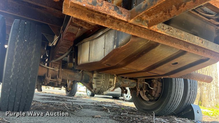 image for item EG8371 2002 Ford F450 Super Duty flatbed truck