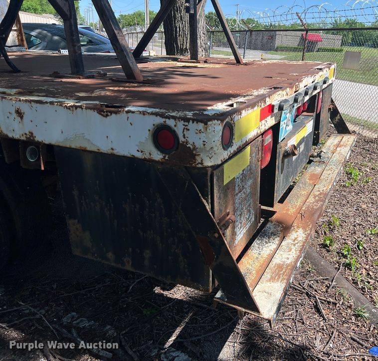 image for item EG8371 2002 Ford F450 Super Duty flatbed truck