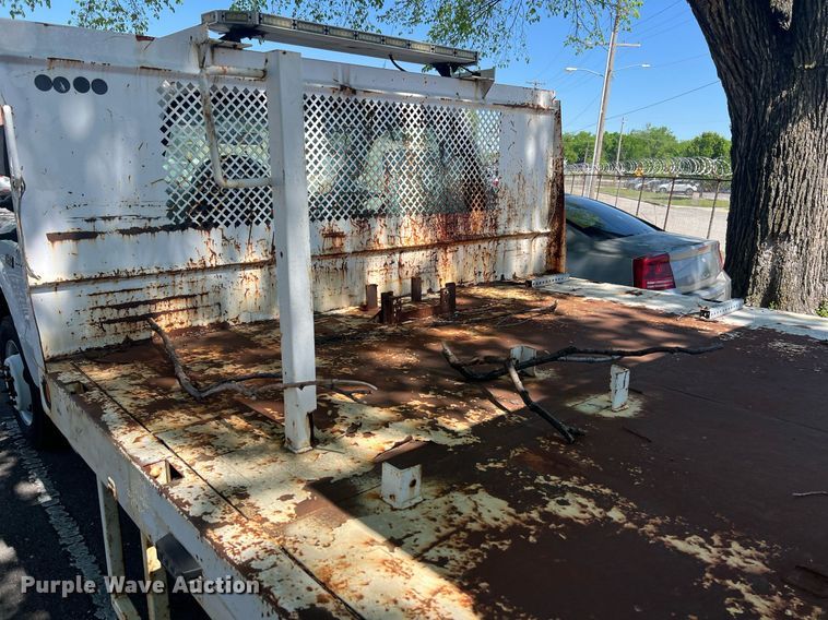 image for item EG8371 2002 Ford F450 Super Duty flatbed truck