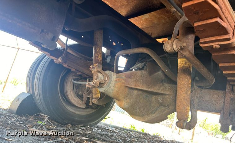 image for item EG8371 2002 Ford F450 Super Duty flatbed truck