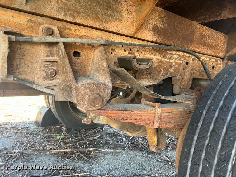 image for item EG8371 2002 Ford F450 Super Duty flatbed truck