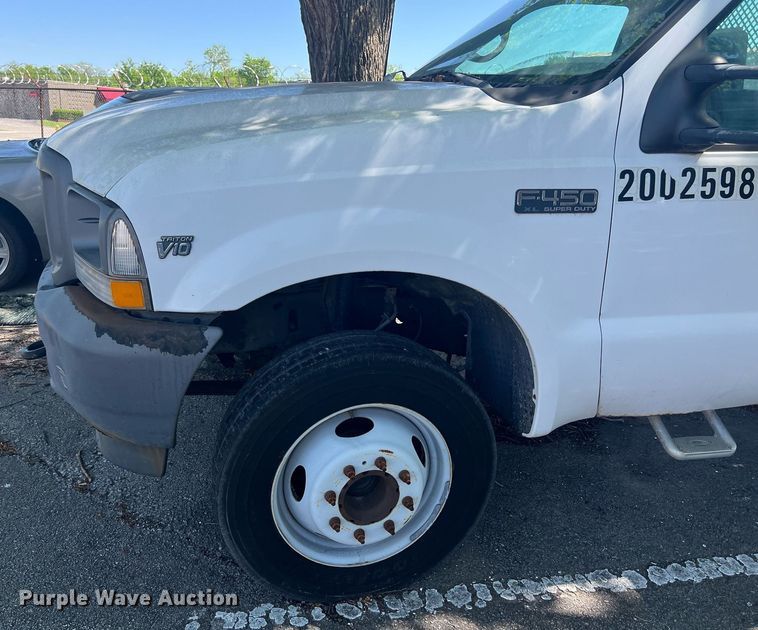 image for item EG8371 2002 Ford F450 Super Duty flatbed truck