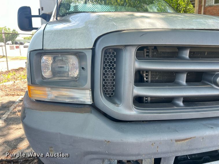 image for item EG8371 2002 Ford F450 Super Duty flatbed truck