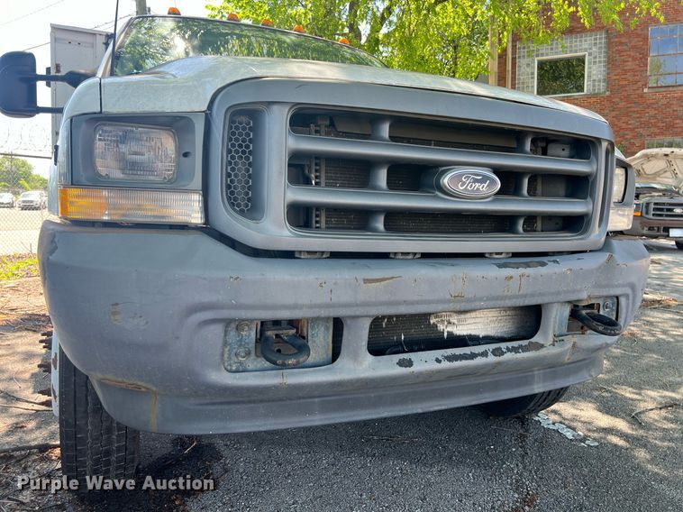 image for item EG8371 2002 Ford F450 Super Duty flatbed truck