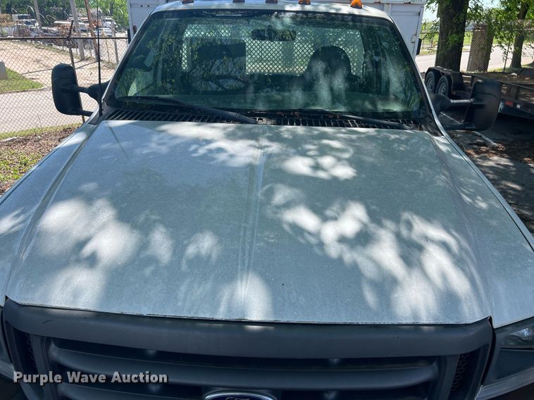 image for item EG8371 2002 Ford F450 Super Duty flatbed truck