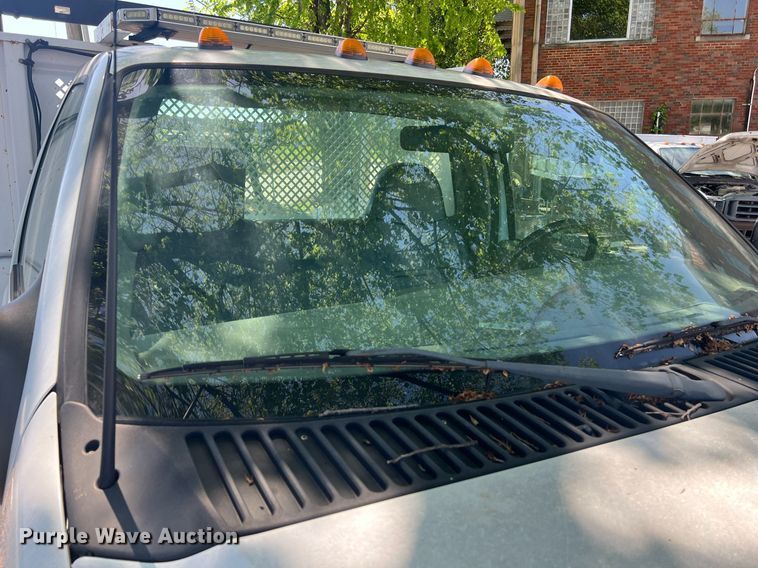 image for item EG8371 2002 Ford F450 Super Duty flatbed truck