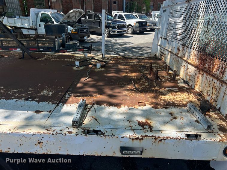 image for item EG8371 2002 Ford F450 Super Duty flatbed truck