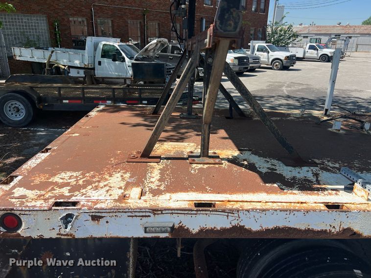 image for item EG8371 2002 Ford F450 Super Duty flatbed truck