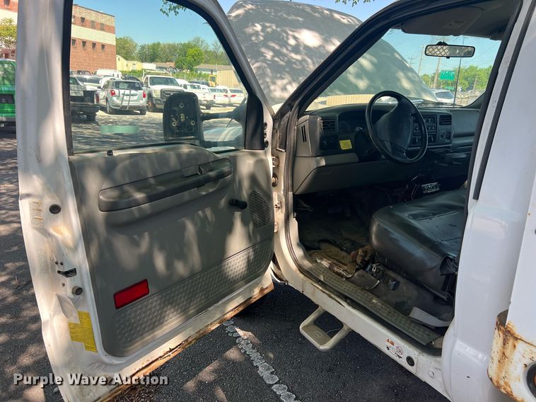 image for item EG8371 2002 Ford F450 Super Duty flatbed truck