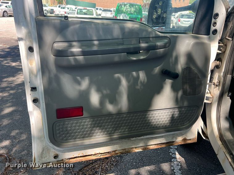 image for item EG8371 2002 Ford F450 Super Duty flatbed truck