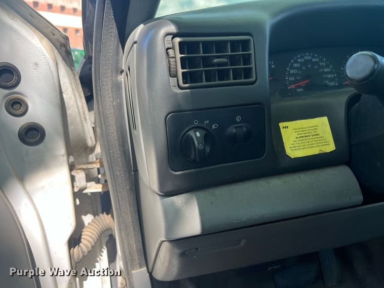 image for item EG8371 2002 Ford F450 Super Duty flatbed truck