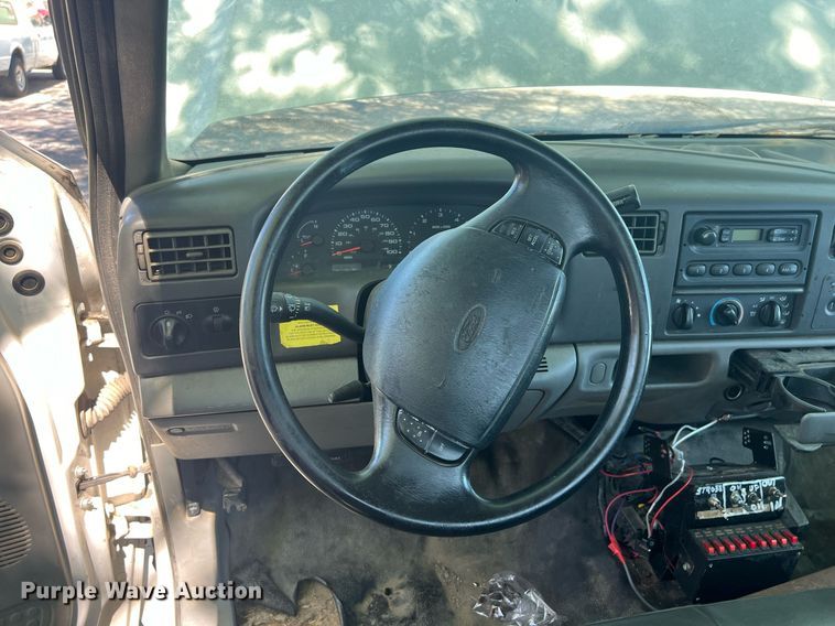 image for item EG8371 2002 Ford F450 Super Duty flatbed truck