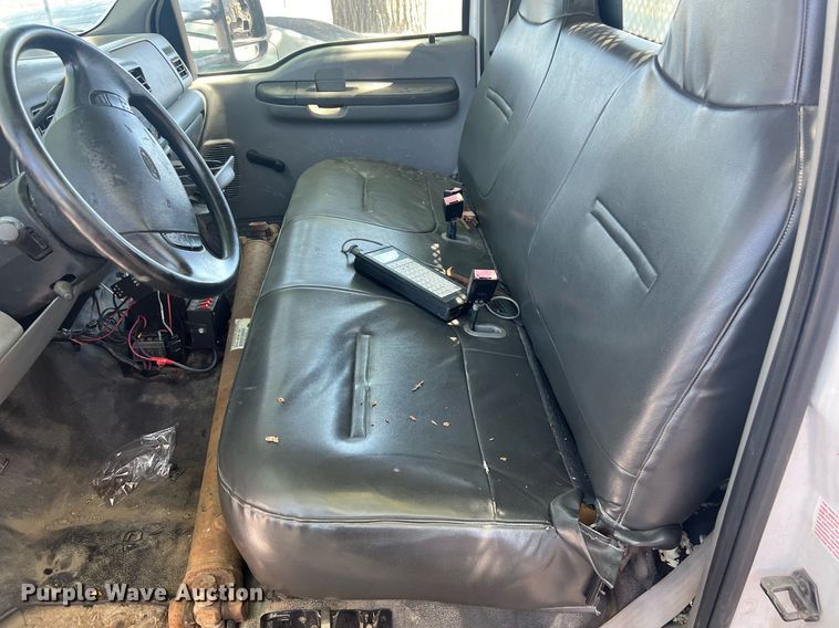 image for item EG8371 2002 Ford F450 Super Duty flatbed truck